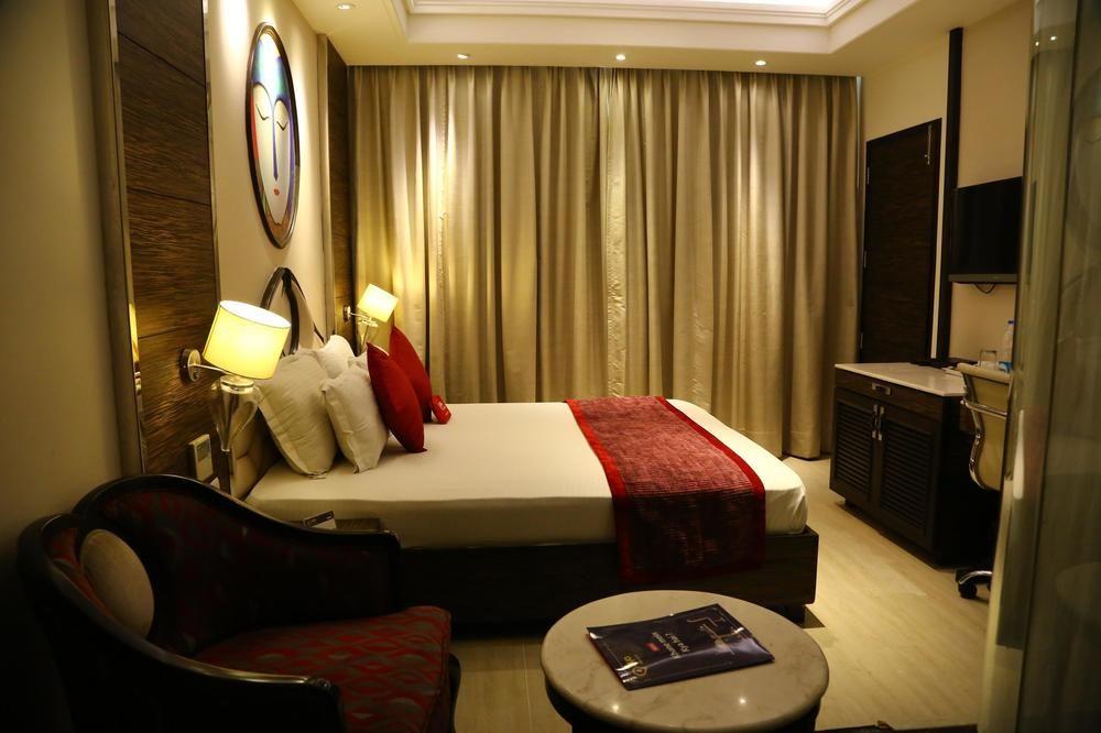 The First Hotel Chandigarh Luaran gambar